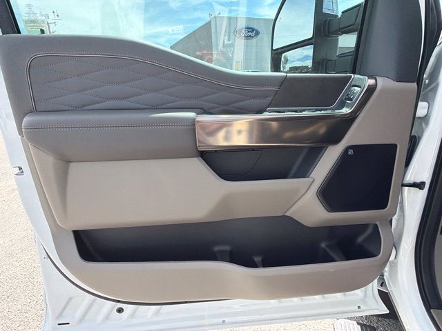 2027 Ford F-350SD Platinum DRW