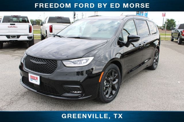 2025 Chrysler Pacifica Limited's photo